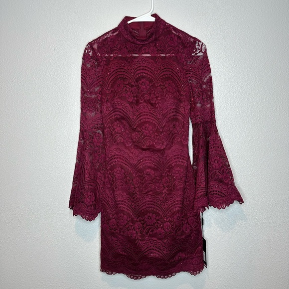 La Femme Long Bell-Sleeved Lace Homecoming Dress Size 2 NWT - Picture 3 of 9